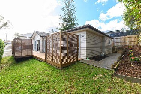 Photo of property in 79a Awaroa Road, Sunnyvale, Auckland, 0612