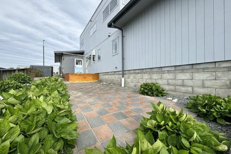 Photo of property in 61 Tamworth Crescent, Newlands, Wellington, 6037