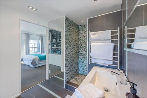 Photo of property in 61 Roberts Road, Matakatia, Whangaparaoa, 0930