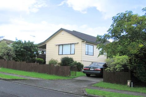 Photo of property in 3/2 Seaglen Place, Botany Downs, Auckland, 2010