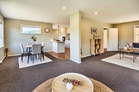 Photo of property in 13 Kereru Bend, Tawa, Wellington, 5028