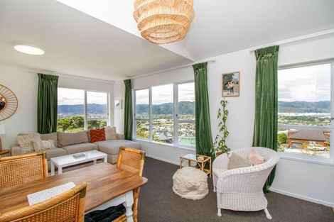 Photo of property in 1 Jacaranda Grove, Maungaraki, Lower Hutt, 5010