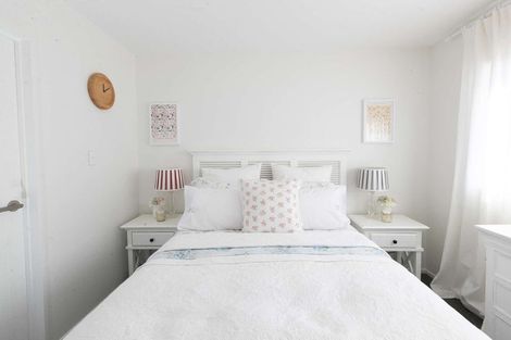 Photo of property in 90c Seymour Road, Sunnyvale, Auckland, 0612