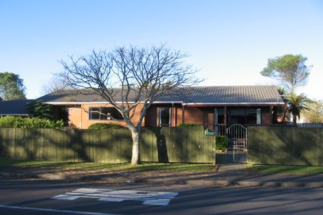 Photo of property in 2/1 Redlands Grove, Swanson, Auckland, 0612