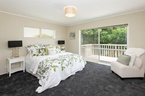 Photo of property in 27 Bard Place, Golflands, Auckland, 2013