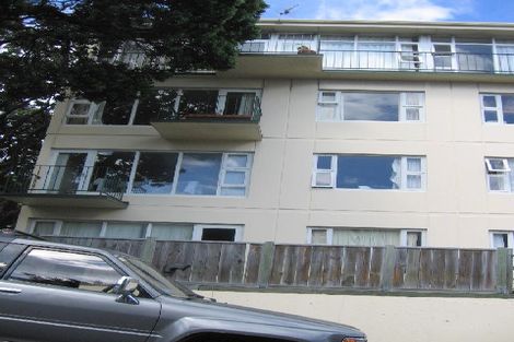 Photo of property in 2/2 Scarborough Terrace, Mount Victoria, Wellington, 6011