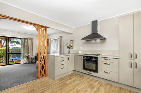 Photo of property in 14 Hadley Wood Drive, Wattle Downs, Auckland, 2103