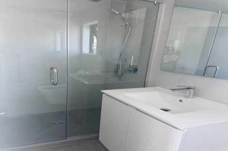 Photo of property in 1/1088 Beach Road, Torbay, Auckland, 0630