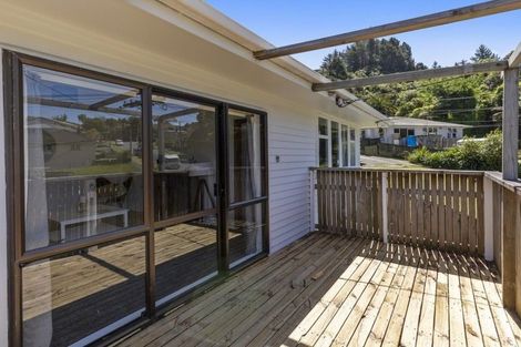 Photo of property in 47 Bird Grove, Stokes Valley, Lower Hutt, 5019
