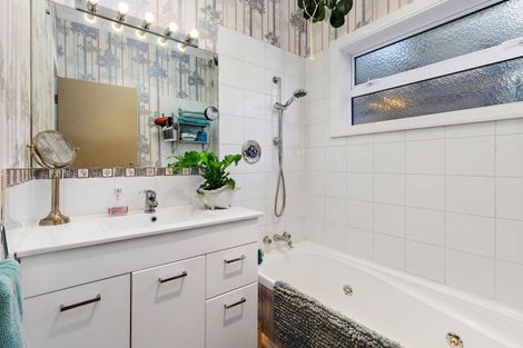 Photo of property in 34 Cavendish Square, Strathmore Park, Wellington, 6022