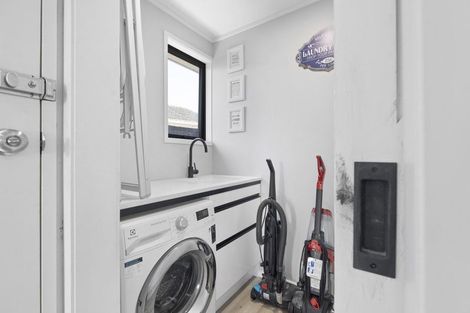 Photo of property in 7 Colonial Place, Kelvin Grove, Palmerston North, 4414