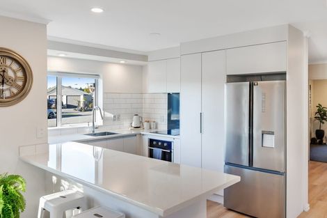 Photo of property in 33 Kirsten Place, Parklands, Christchurch, 8083