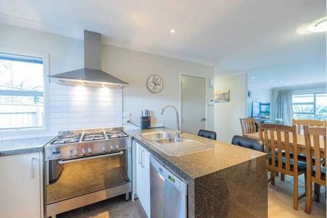 Photo of property in 11 Jeannie Way, Waikanae Beach, Waikanae, 5036