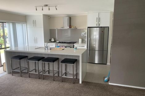 Photo of property in 22 Sturges Road, Henderson, Auckland, 0612