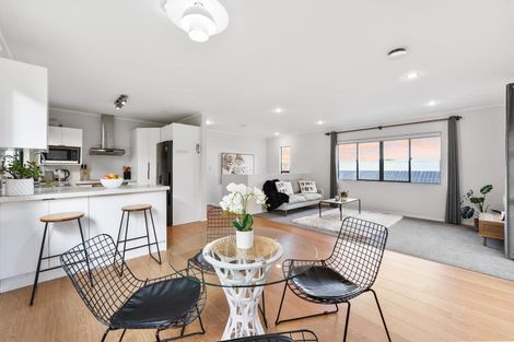 Photo of property in 123b Colwill Road, Massey, Auckland, 0614