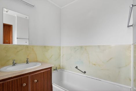 Photo of property in 41 Edgewater Parade, Waiuku, 2123