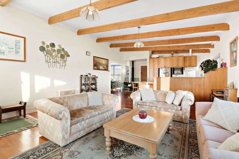 Photo of property in 290 Waitakere Road, Taupaki, 0782