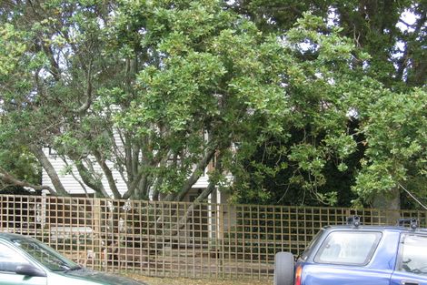 Photo of property in 58 Island Bay Road, Beach Haven, Auckland, 0626