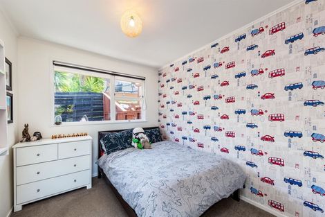 Photo of property in 1/2 Intrepid Place, Torbay, Auckland, 0630