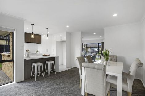 Photo of property in 34 Sandwick Drive, Weymouth, Auckland, 2103