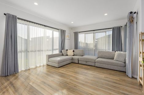 Photo of property in 33 Johns Creek Crescent, Silverdale, 0932