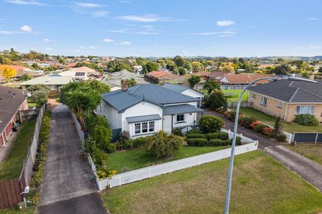 Photo of property in 27 Victoria Avenue, Waiuku, 2123