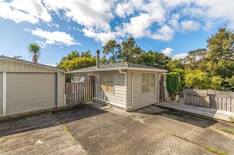 Photo of property in 19 Stallard Place, Glen Eden, Auckland, 0602