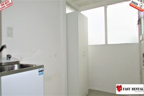 Photo of property in 16 Woodstock Road, Forrest Hill, Auckland, 0620