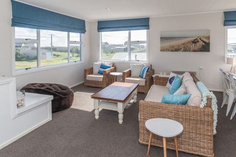 Photo of property in 35 Marine Parade South, Foxton Beach, Foxton, 4815