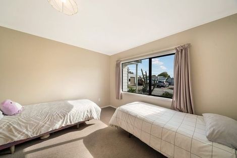 Photo of property in 182 Boord Crescent, Kumeu, 0891
