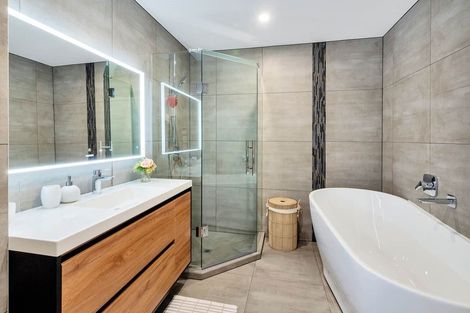 Photo of property in 73d East Coast Road, Castor Bay, Auckland, 0620