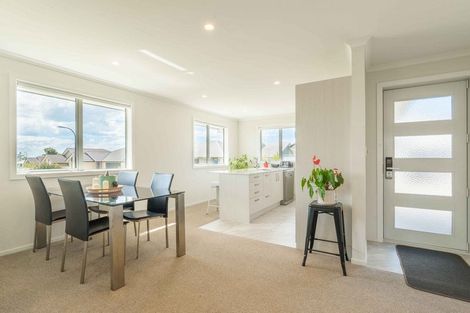 Photo of property in 32 Richardson Road, Omokoroa, 3114