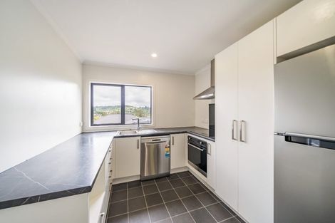 Photo of property in 9 Lowry Heights, Stokes Valley, Lower Hutt, 5019