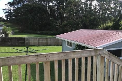 Photo of property in 10 Barnfield Place, Glendene, Auckland, 0602