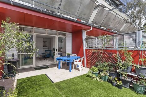 Photo of property in 2c/20 Ian Marwick Place, Birkenhead, Auckland, 0626