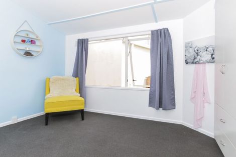 Photo of property in 21 Denarius Lane, Glendene, Auckland, 0602