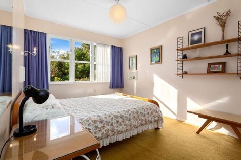 Photo of property in 4 Park Avenue, Tawa, Wellington, 5028