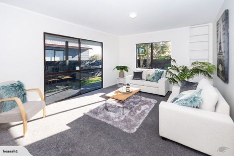 Photo of property in 2/83 Redcrest Avenue, Red Hill, Papakura, 2110