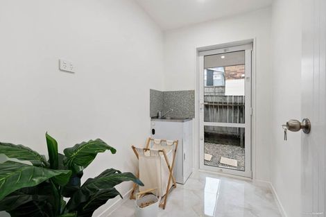 Photo of property in 1/8 Wykeham Place, Glenfield, Auckland, 0629