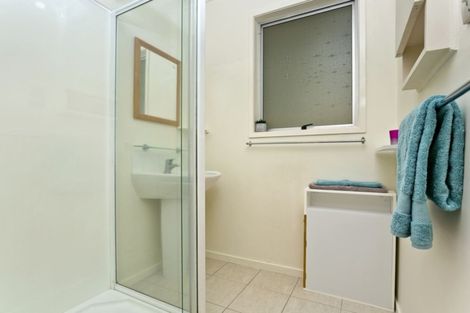 Photo of property in 16 Lavery Place, Sunnynook, Auckland, 0632