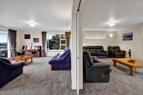 Photo of property in 21 Longview Drive, Merrilands, New Plymouth, 4312