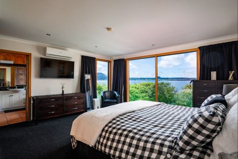 Photo of property in 809 Acacia Bay Road, Acacia Bay, Taupo, 3330
