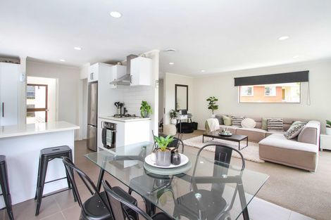 Photo of property in 1/27 Sovereign Place, Glenfield, Auckland, 0629