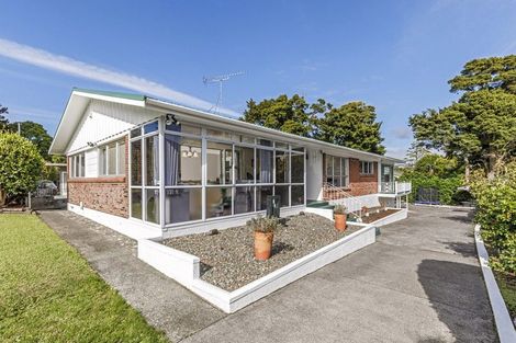 Photo of property in 14 Dennis Avenue, Hillpark, Auckland, 2102