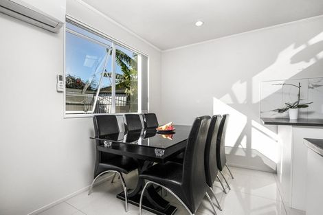 Photo of property in 2/17 Etherton Drive, Weymouth, Auckland, 2103