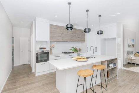 Photo of property in 16 Ropere Street, Kumeu, 0810