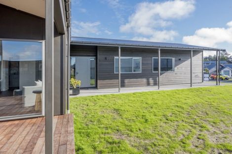 Photo of property in 3 Lamont Place, Waikanae, 5036