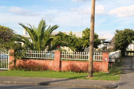 Photo of property in 13 Blake Road, Mangere East, Auckland, 2024