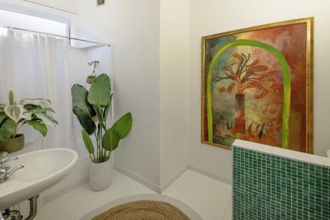 Photo of property in 8 Glen Road, Kelburn, Wellington, 6012