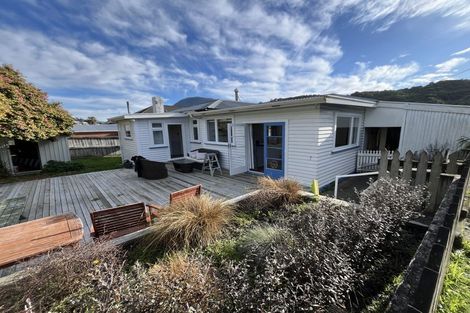 Photo of property in 94a Waikawa Road, Picton, 7220
